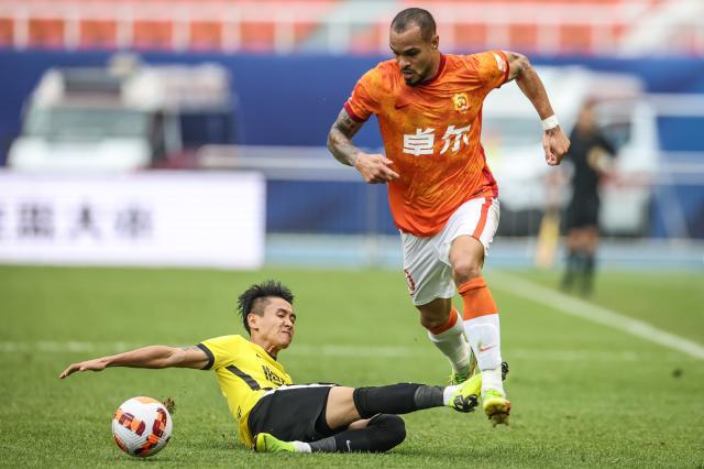 c7娱乐官网-李金羽依靠两大外援完成救赎 武汉长江走出四连败