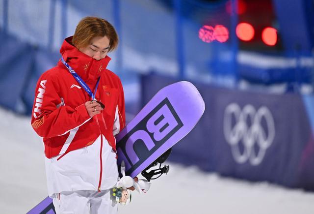 c7娱乐官网-马年“马上夺金”、遗憾和差距……佟立新评中国队米兰冬奥征程